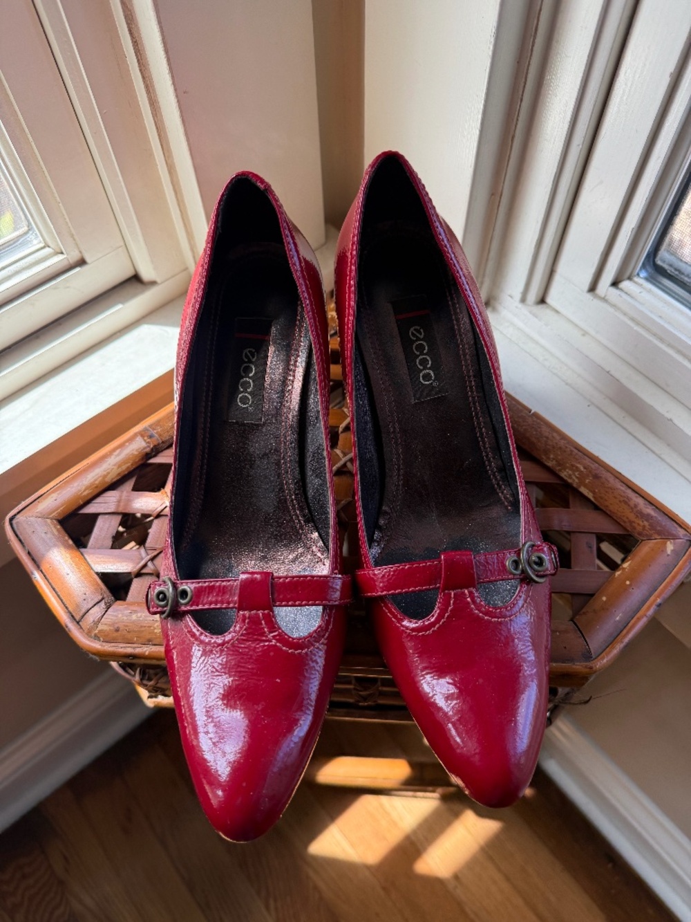 ECCO Red PATENT LEATHER  Mary Janes Like New